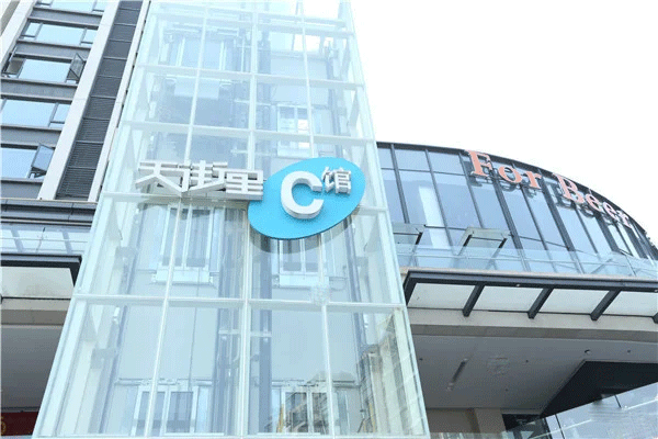 一平方米樓頂發(fā)光字制作安裝的費用有哪些？