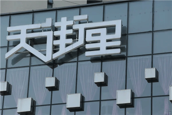一平方米樓頂發(fā)光字制作安裝的費用有哪些？