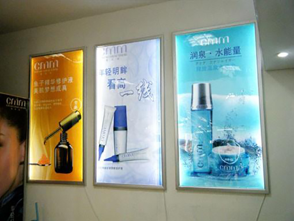 燈箱布與寫真布、噴繪布怎么區(qū)分？