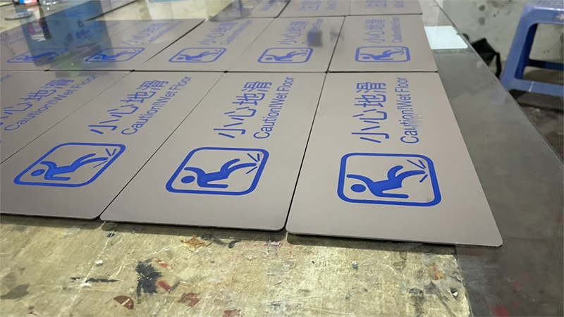 金屬標(biāo)識(shí)牌